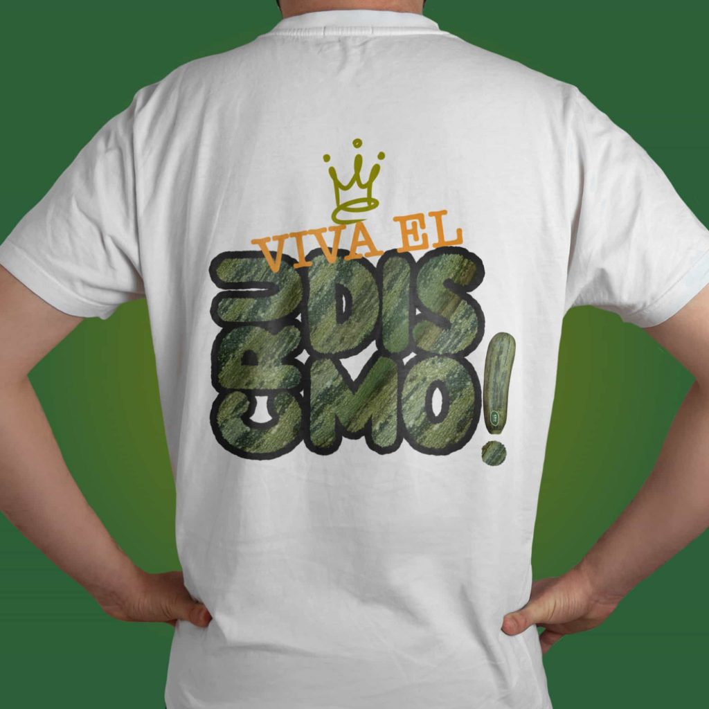 Imagen de la espalda de una persona vistiendo una camiseta con el eslogan '¡Viva el crudismo!'. Esta imagen acompaña a un artículo de blog sobre la promoción de una vida activa, saludable y energética a través de la alimentación cruda.
